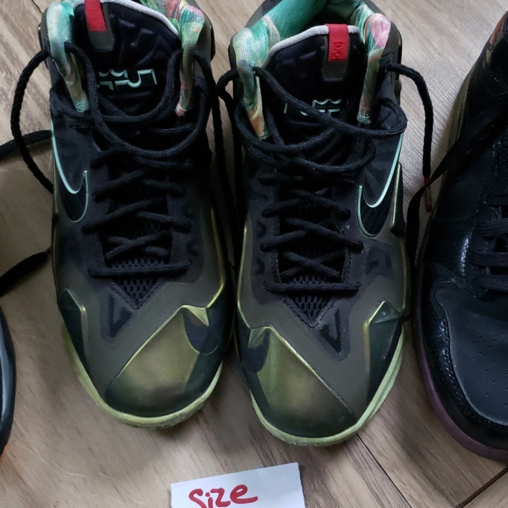 Sneakers - Picture 6 of 7